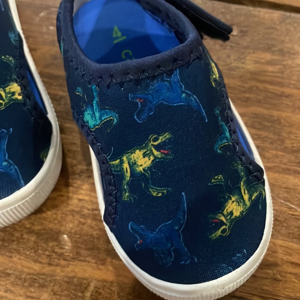 Carters Dinosaur Shoes Size 4 - Picture 2 of 4